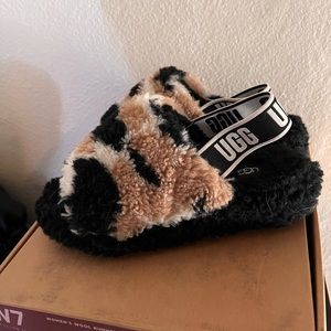 Ugg cow print Sherpa slippers size 7